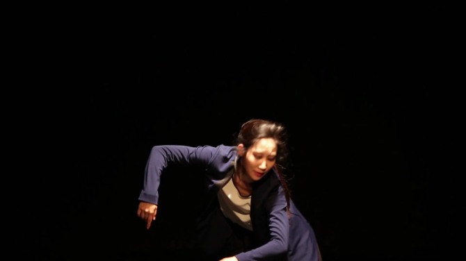 이정민 안무의 『콤마, Comma』