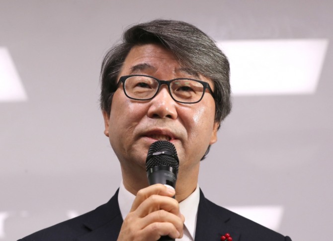 삼성 준법감시위원회 초대 위원장으로 내정된 법무법인 지평의 김지형 대표 변호사가 9일 오전 서울 서대문구의 변호사 사무실에서 위원장 수락 배경 및 위원회 구성 운영방향에 대한 기자 간담회를 하고 있다. 사진=뉴시스