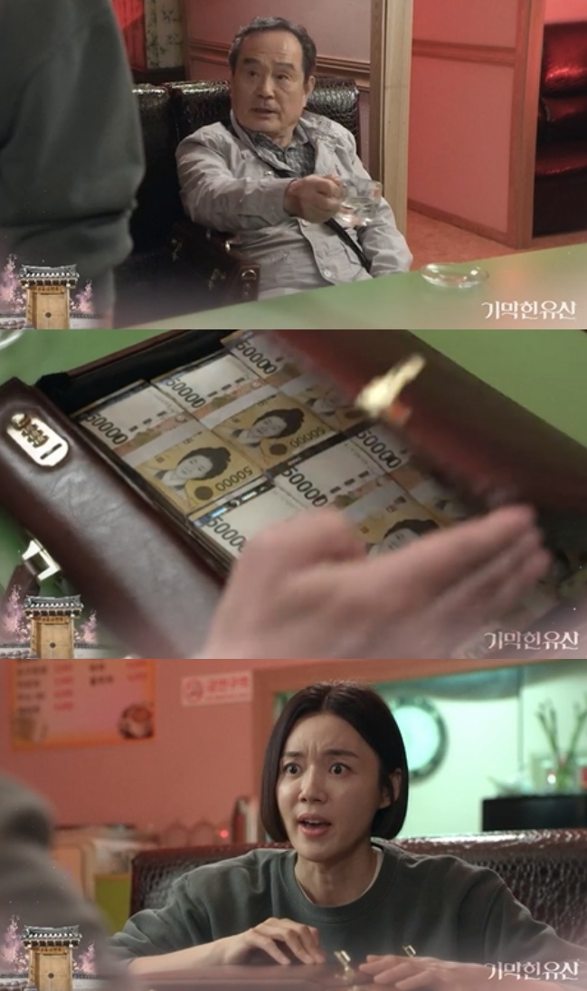 20일 오후 8시 30분 방송되는 KBS1TV 일일드라마 '기막힌 유산' 23회에는 부영감(박인환)이 계약결혼을 밀어 붙이기 위해 공계옥(강세정)에게 강제로 1억 돈가방을 보여준다. 사진=KBS1TV '기막힌 유산' 23회 예고 영상 캡처