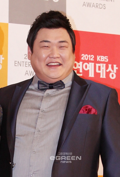 ▲김준현,이'2012KBS연예대상'코미디부문남자최우수연기상을수상했다