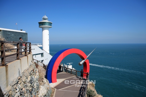 ▲태종대-영도등대./사진제공=한국관광공사