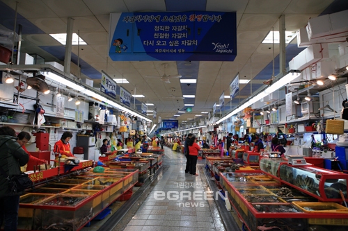 ▲자갈치시장내부./사진제공=한국관광공사