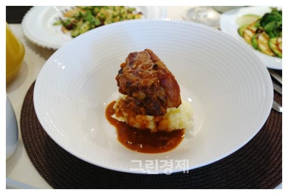 ▲슬로우쿡한폭벨리스테이크와브라운소스