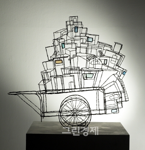 ▲모준석작'우리의여정',동선,스테인드글라스,74×80×30㎝,2011