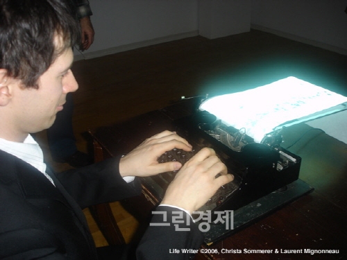 ▲크리스타소머러&로랑미노뇨작생명타자기(LifeWriter),2006