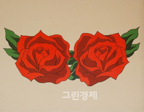 ▲이희우작터부(taboo),캔버스에아크릴,116.7x90.9cm,2013▲이희우작샤넬백(Showoff),캔버스에아크릴,72.7x60.6cm,2013▲이희우작주변인프로젝트(MarginalManProject),마네킨,로봇청소기등,2011▲이희우작삼신기(Threeregalia),캔버스에아크릴,각30x30cm,2010