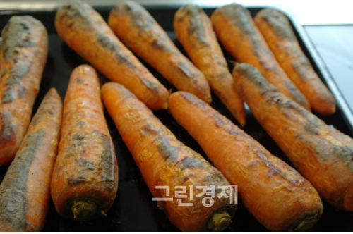 ▲통째로구운당근:구운당근은아주단맛이나기때문에블랜드에곱게갈아서이유식으로도아주좋다.