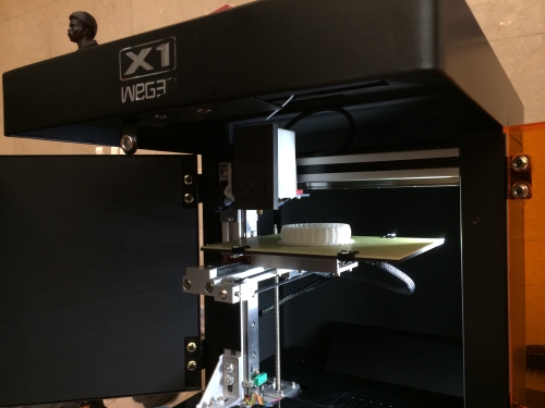 국내제조사3D프린터로시제품을만들고있는모습