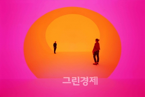 ▲제임스터렐작켄지스필드-아크홉(Akhob)의내부와외부,2013