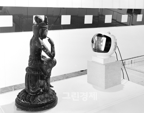▲백남준작TV부처TVBuddha,1976