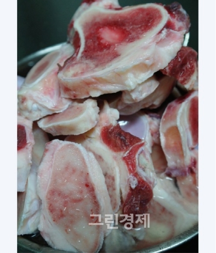 ▲180도오븐에서50분정도갈색이날때까지구워준다.▲끓인곰탕