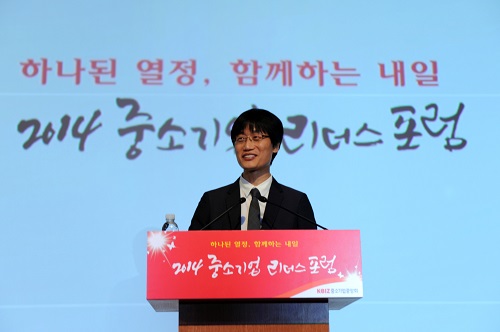 ▲지난달25일중소기업리더스포럼에서이해진의장이강연하고있다.