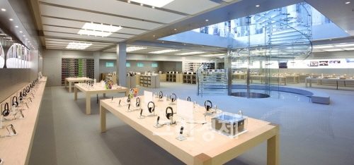 ▲애플스토어에전시되어있는아이폰,아이패드,아이팟등애플제품들