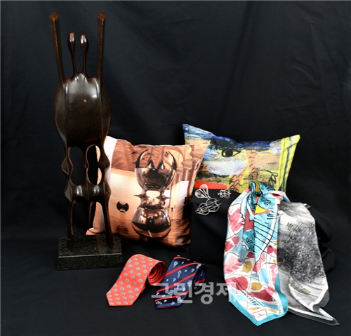 ▲문신의드로잉과조각을디자인한아트상품들