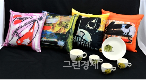 ▲‘12지신에대한애정’을묘사한아트상품들