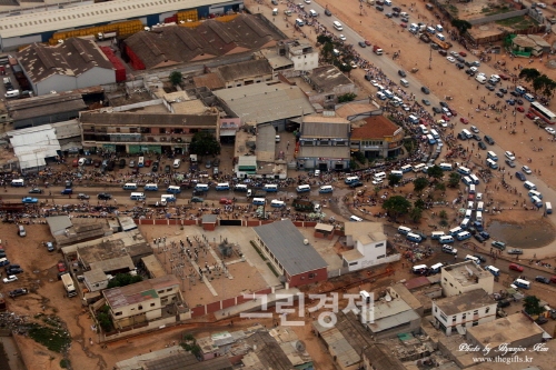 ▲앙골라는석유·다이아몬드·금등천연자원이풍부하지만내전·흉작등으로외국원조에많이의존하고있다.