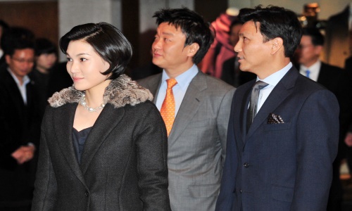 ▲임우재부사장과김재열사장(사진뒤의왼쪽과오른쪽,맨앞은이서현사장).