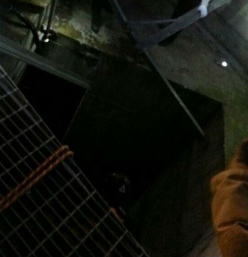 ▲덮개가무너진환풍구구멍