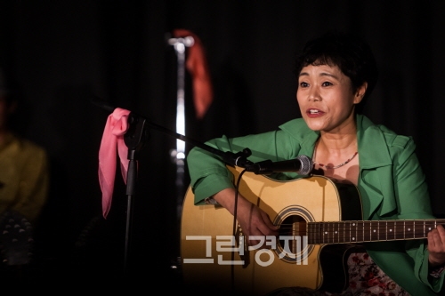 ▲장은정,최지연,김혜숙,강애심공동안무의『당신은지금바비레따에살고있군요』