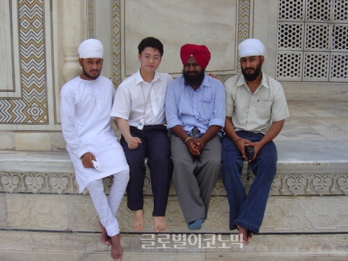 ▲인도여행에서간단한힌디어를모르면바가지를쓰기십상이다.그런데힌디어를조금만알면친구를사귀는데크게도움이된다.
