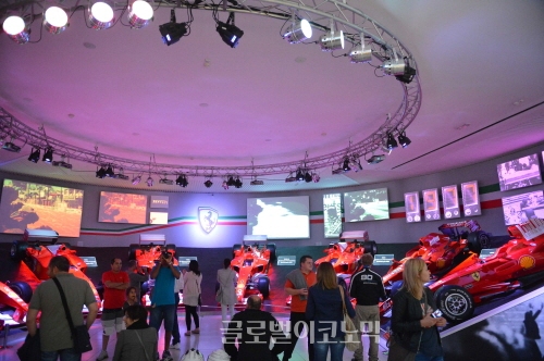 ▲F1에서우승한모든차들과트로피만모아별도로전시하고있다./사진=조성주기자
