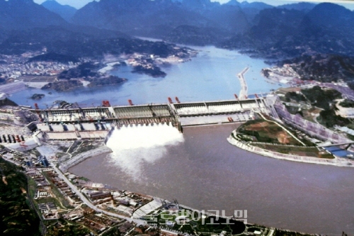 ▲세계최장의싼샤댐.2014년남미의이타이푸댐을누르고연간발전량에서세계1위로올라섰다.
