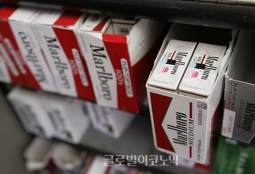▲200원가격인하를단행한필립모리스의말보로/사진=뉴시스