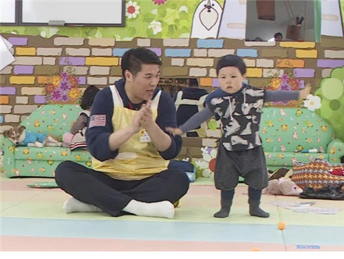 ▲'애니멀즈-유치원에간강아지''예스맨'윤석이가반항해서장훈을당황하게만들었다/사진=MBC제공