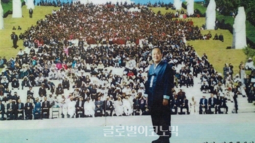 ▲개천절에남북한공동행사를마친후북한단궁릉앞에선김승도회장