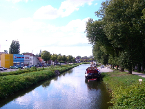 빵집을 향해 걸어간 노르망디의 르 트레포트