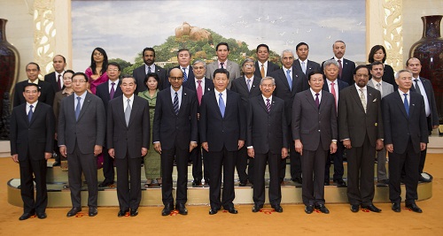 아시아인프라투자은행(AIIB) 초기 멤버 국가의 정상들. 