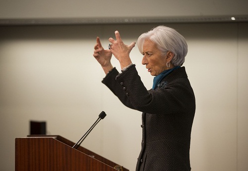 라가르드 국제통화기금(IMF) 총재가 미국의 금리인상 움직임에 우려를 표명하고 나섰다. 라가르드 총재의 연설 장면.