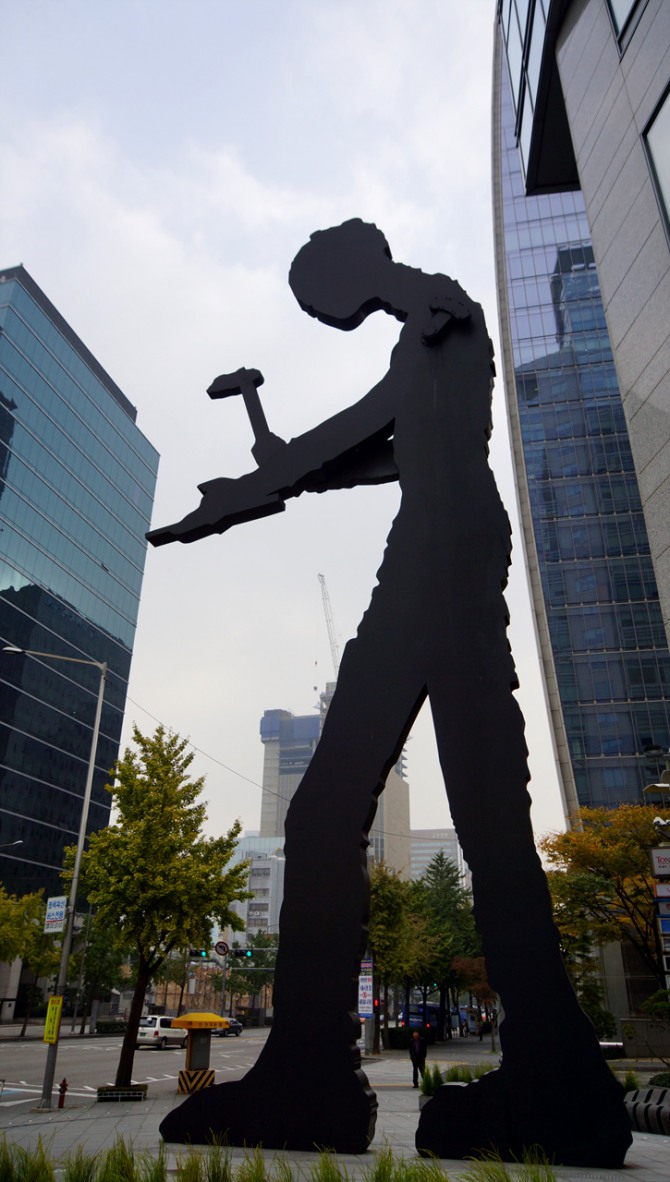 망치질하는 사람