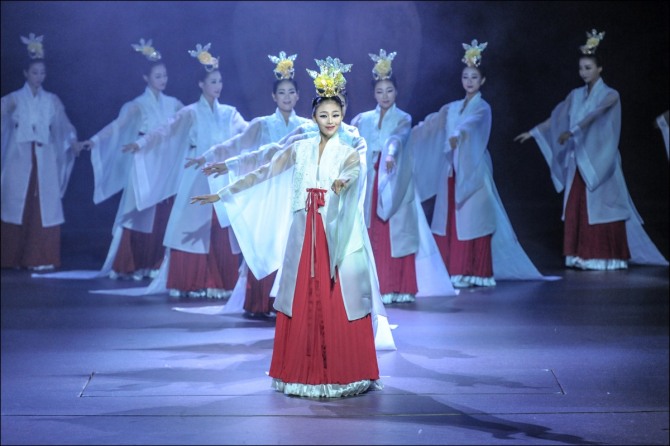 국수호 총괄 안무의 창작춤극 『신시(神市)―태양의 축제』