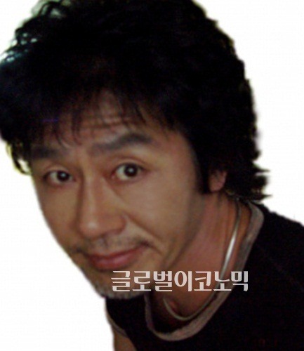 배우 판영진 사망, '장난기+카리스마' 여권 사진 '눈길' - 글로벌이코노믹