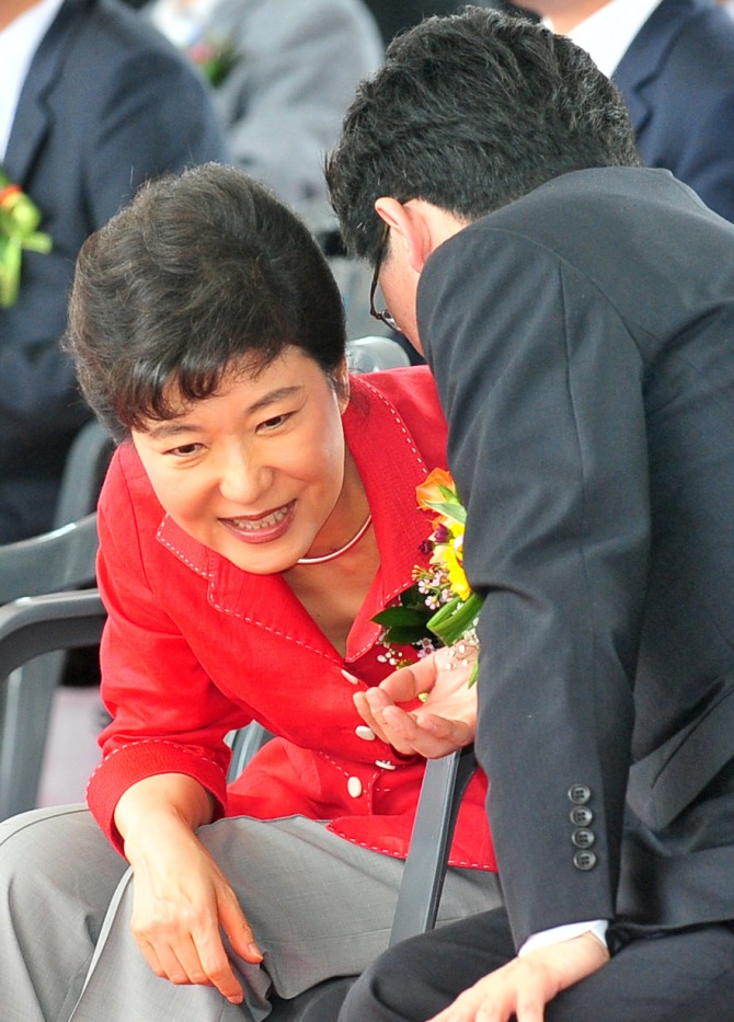 박근혜 대통령과 유승민 원내대표