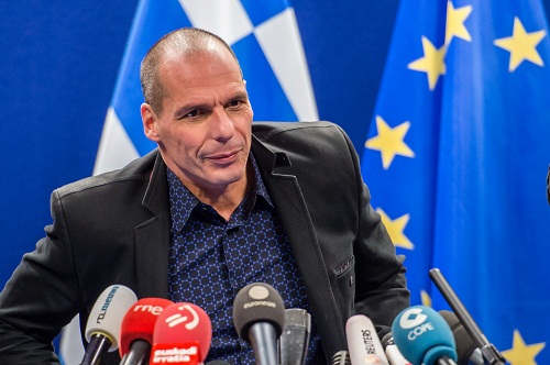 그리스 국민투표 부결 이후 그리스가 강경 모드로 변하고 있다.  그리스를 무너뜨리면 유로도 1조 유로 상의 손실을 입게될 것이라는 강경 발언도 서슴지 않고 있다.   