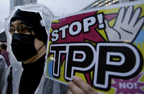TPP 타결이 카운트 다운 단계에 돌입했다. 10조 달러의 새 경제통합이 생기는 것이다. 사진은 TPP반대 시위/ 사진=뉴시스 제휴.    