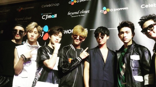 그룹 ‘갓세븐’ 과 '고태용' 디자이너/ 사진=비욘드 클로젯 제공