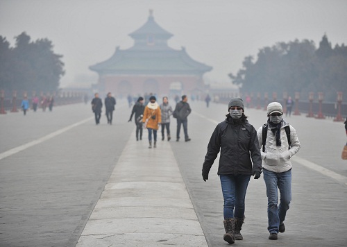 중국이 전승절 열병식 때 공기를 맑게 하기위해 베이징의 공장에 조업중지명령을 내렸다.  
