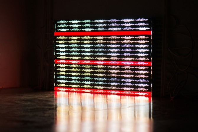 최수환 'Emptiness from dot', LED, 가변크기, 2015