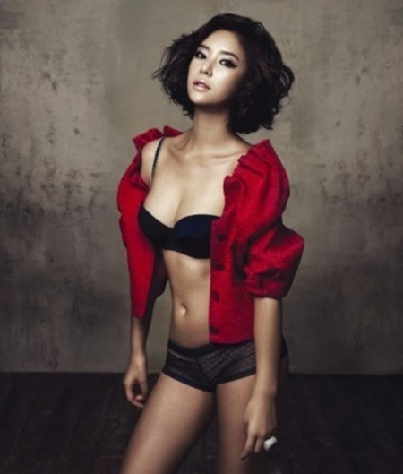 황정음/사진=코스모폴리탄