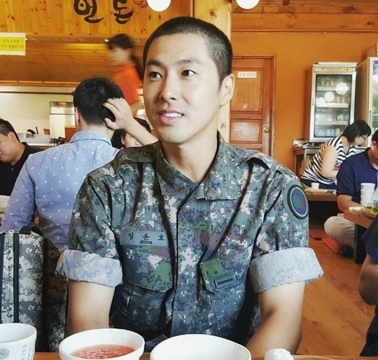 ìœ ë…¸ìœ¤í˜¸ ì§§ê²Œ ê¹Žì€ ë¨¸ë¦¬ì—ë„ ë¹›ë‚˜ëŠ