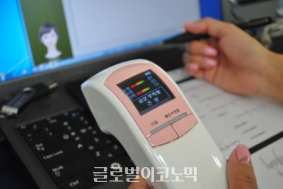 기자의 유분 수치는 '0'으로 측정됐다.