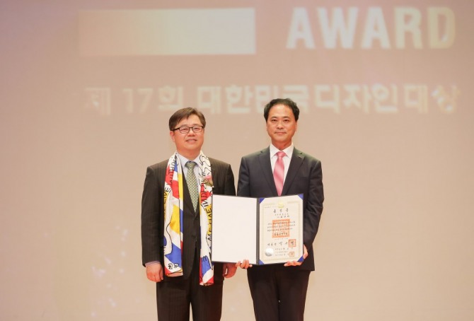제17회 대한민국디자인대상 시상식에서 한국철도공사 최연혜 사장이 은탑산업훈장을 수상했다. 수상은 한국철도공사 한병근 비서실장이 대신했다.