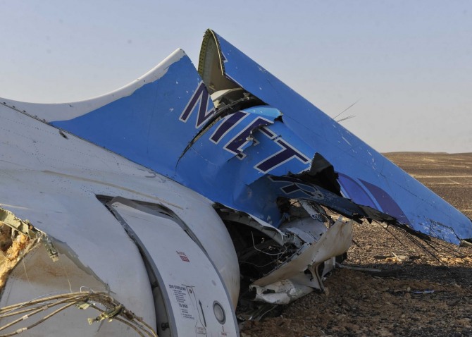 러시아 국민 10명 가운데 7명 이상이 테러 공격에 대해 우려하고 있다고 답한 것으로 조사됐다. 사진은 이집트 시나이 반도 상공을 비행하다 10월 31일(현지시간) 추락한 러시아 여객기의 일부분. / 사진 = 뉴시스