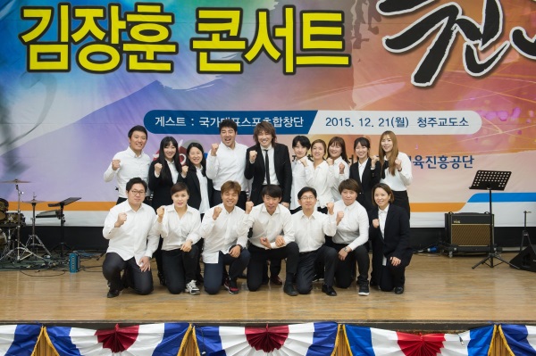 가수 김장훈이 21일  첫 교도소 공연인 청주교도소 공연'친구'를 성공적으로 마쳤다./사진=뉴시스