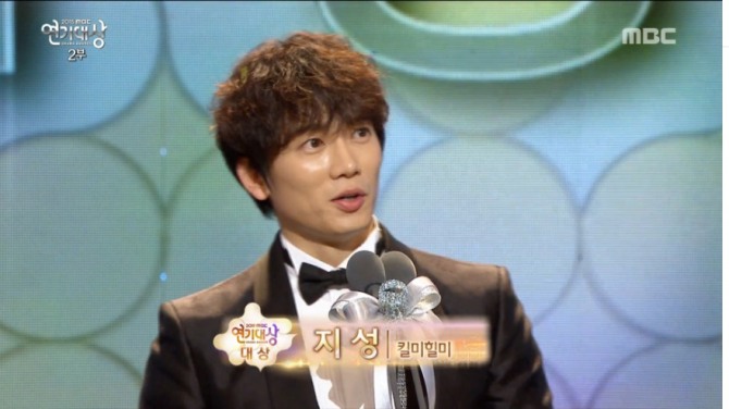 배우 지성이 30일 밤 개최된 'MBC연기대상'에서 데뷔 18년 만에 처음으로 대상을 수상했다./사진=MBC방송 캡처