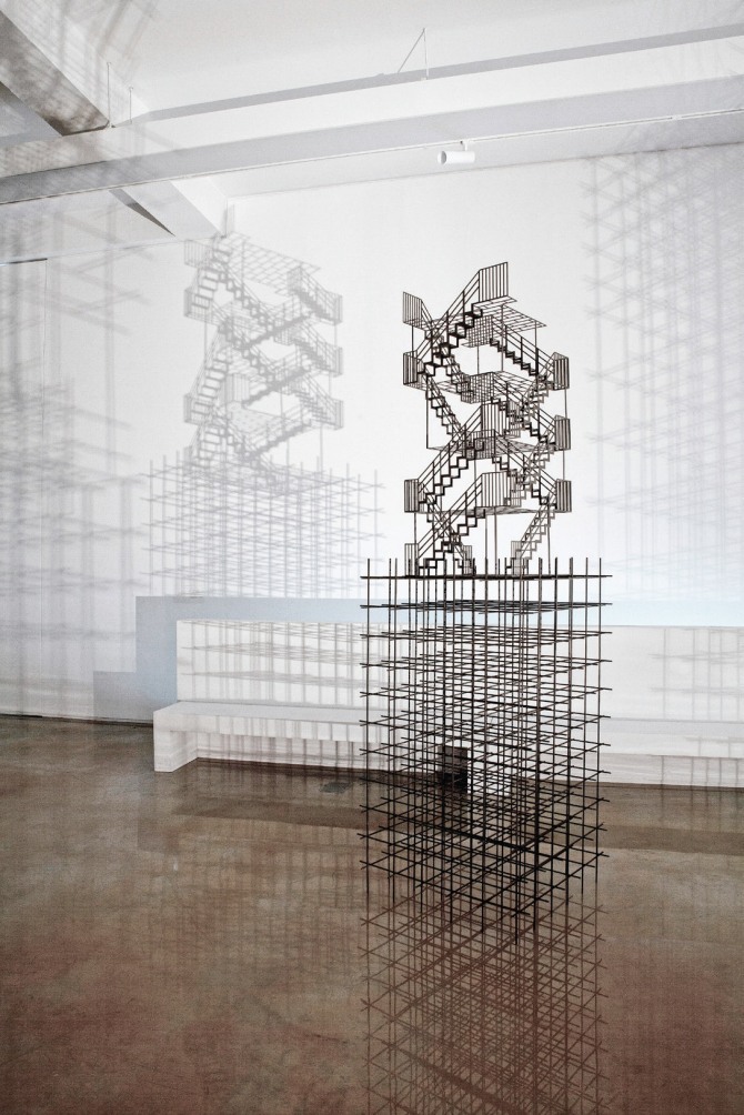 김병주 작 Void space, 90x60x315cm, steel, urethane paint, 2012