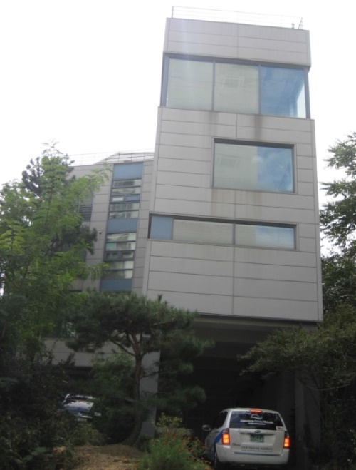 심엔터테인먼트 옥수동 본사/사진=지지옥션 제공